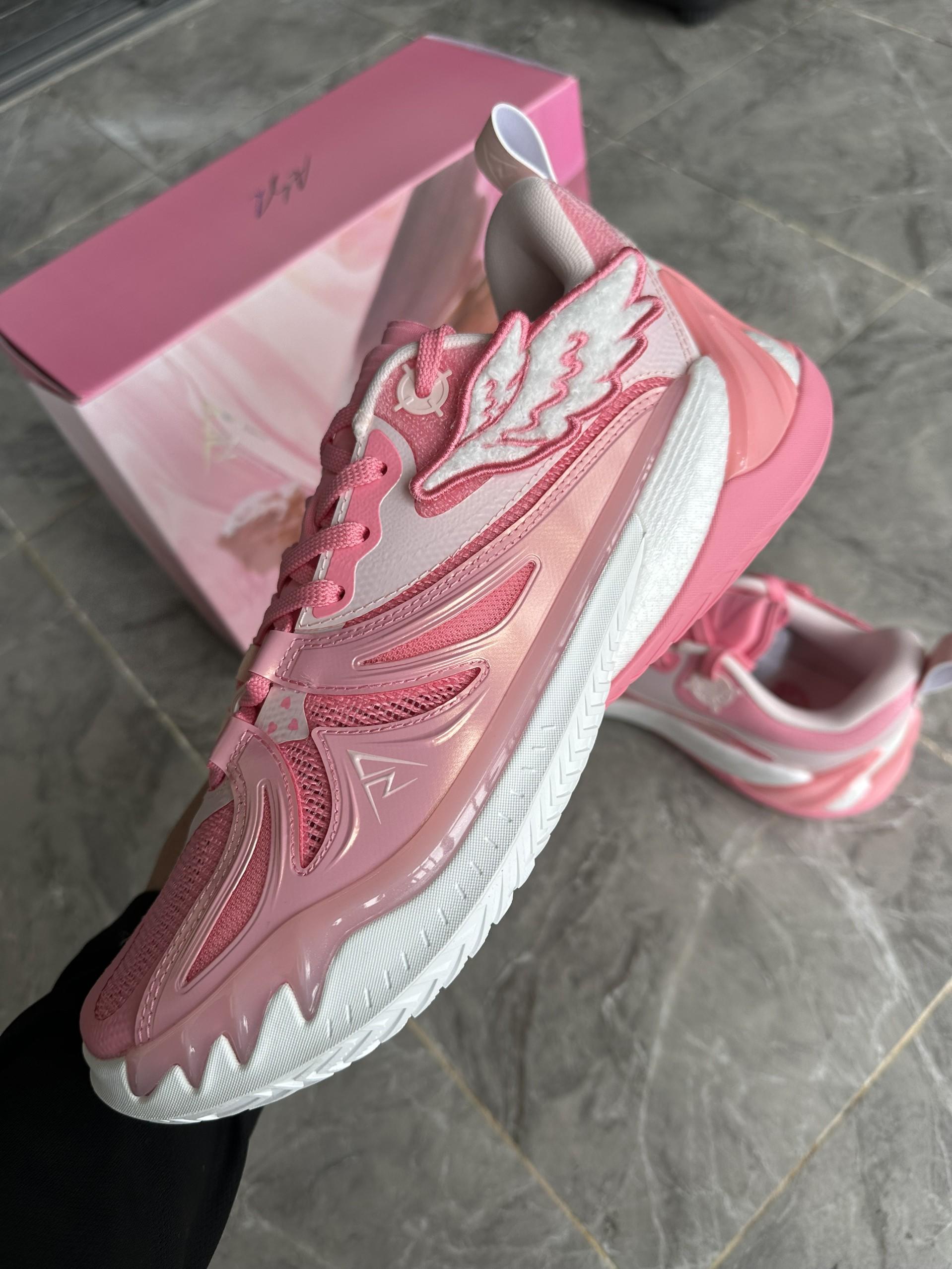 三百档学生党私藏实战鞋|这双粉到心巴的实战鞋打球耍帅两不误,脚感绝了